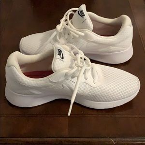 size women’s 8 Nike shoes